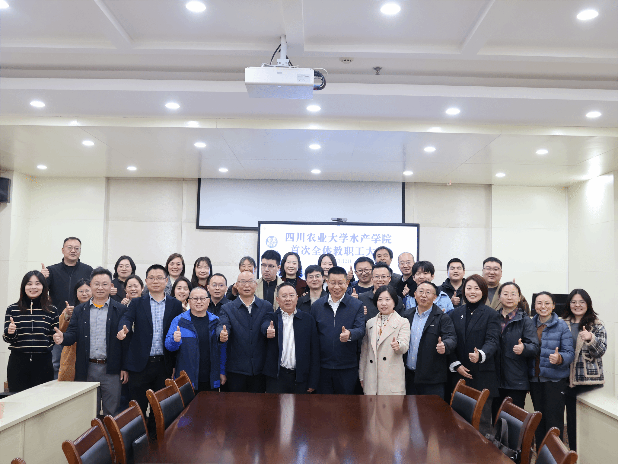 公司党委书记刘登才到英国365上市公司宣布公司成立